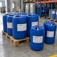 Blue plastic jerrycans labeled 4-Vinylaniline (4-Aminostyrene) CAS 1520-21-4 with 25 kg net weight and hazard symbols on a wooden pallet in a warehouse with racks and IBC tanks behind.