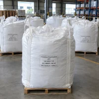 White FIBC bulk bags labeled Ammonium Polyphosphate APP CAS 68333-79-9 with 500 kg net weight on wooden pallets in a warehouse.
