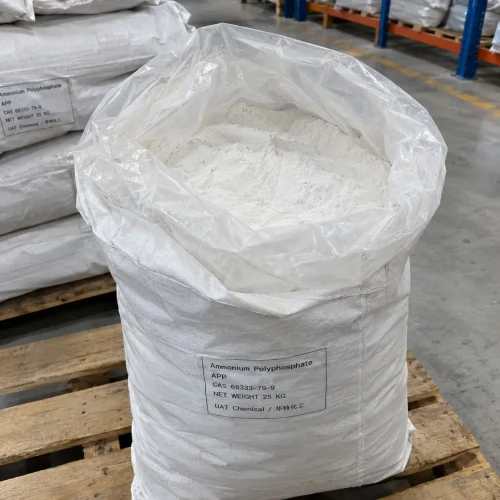 Open white woven bag showing white Ammonium Polyphosphate APP powder CAS 68333-79-9 with 25 kg net weight on a wooden pallet in a warehouse.