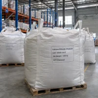 Calcium chloride dihydrate (CAS 10035-04-8) packed in a 1000 kg white FIBC bulk bag placed on a wooden pallet in a warehouse