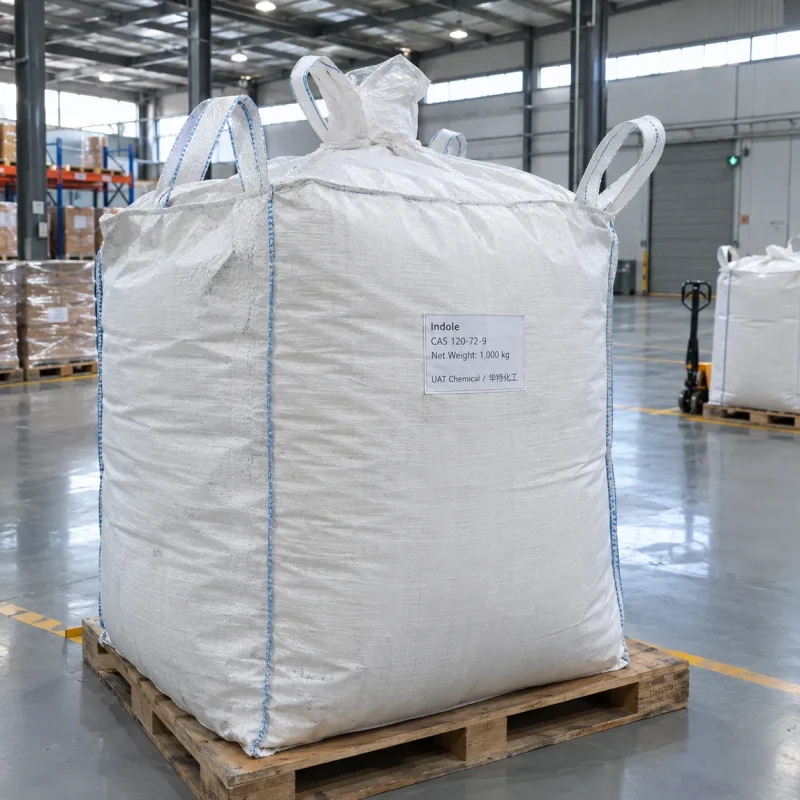 indole-1000kg-bulk-bag-fibc-pallet Indole (CAS 120-72-9) in a 1000 kg white FIBC bulk bag with lifting loops on a wooden pallet in warehouse